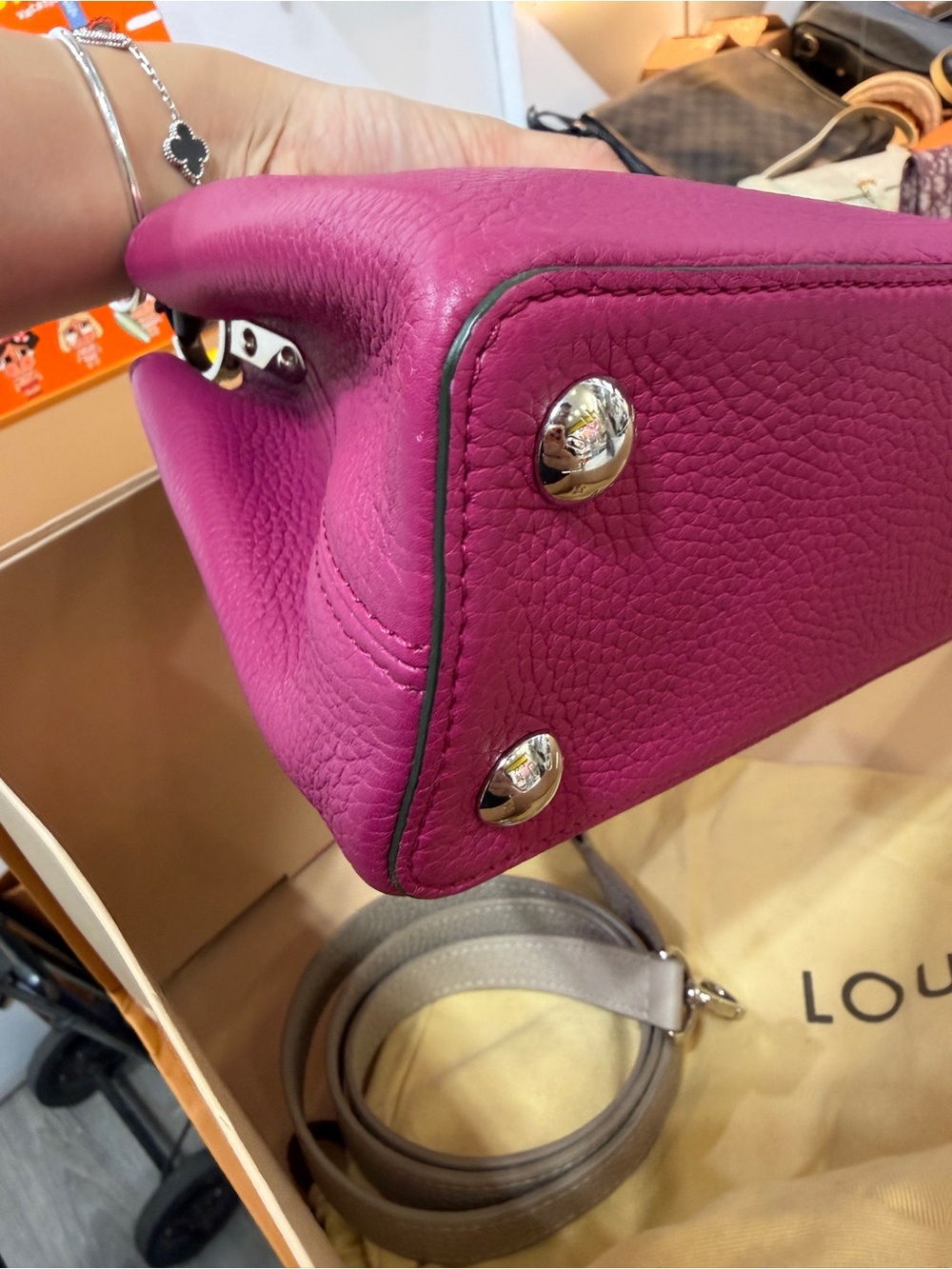Lv - Picture 5 of 8